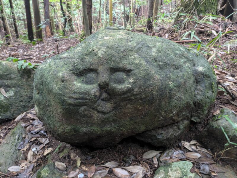 東谷山（とうごくさん）　猫の顔の岩