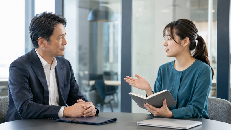 Z世代の部下の話を1対1で丁寧に聞く40代の上司